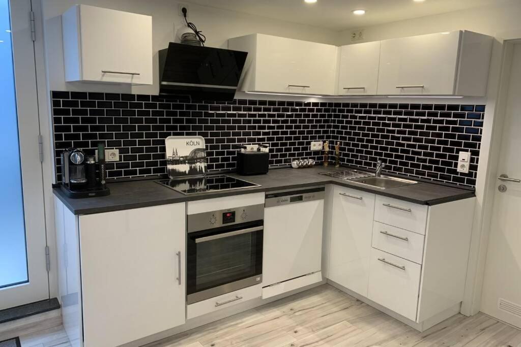 Modern Renovated Apartment Suited For Business Consultants - In Close Distance To Dt, Dhl And Un Campus - Reserved Parking Bonn Exteriör bild