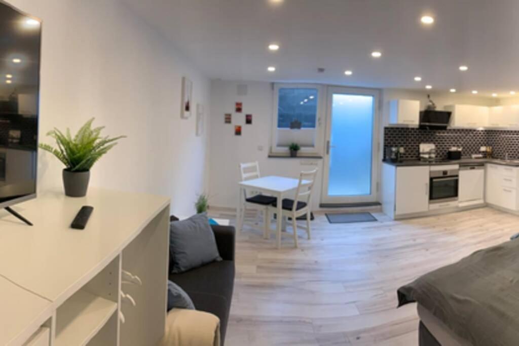 Modern Renovated Apartment Suited For Business Consultants - In Close Distance To Dt, Dhl And Un Campus - Reserved Parking Bonn Exteriör bild