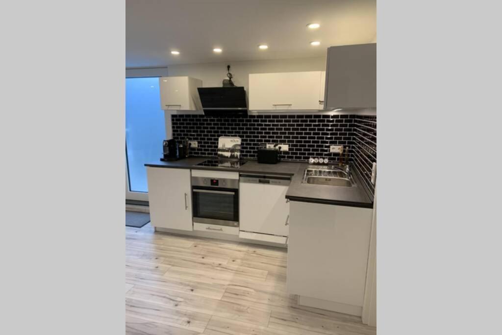 Modern Renovated Apartment Suited For Business Consultants - In Close Distance To Dt, Dhl And Un Campus - Reserved Parking Bonn Exteriör bild